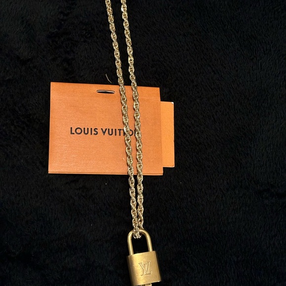 Louis Vuitton Gold Padlock Lock N Key #315 with 18’ Unbranded ROAP Chain - Picture 9 of 13
